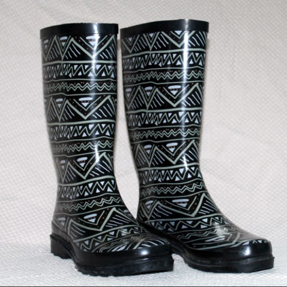 Rainboots-Chevron white and black
